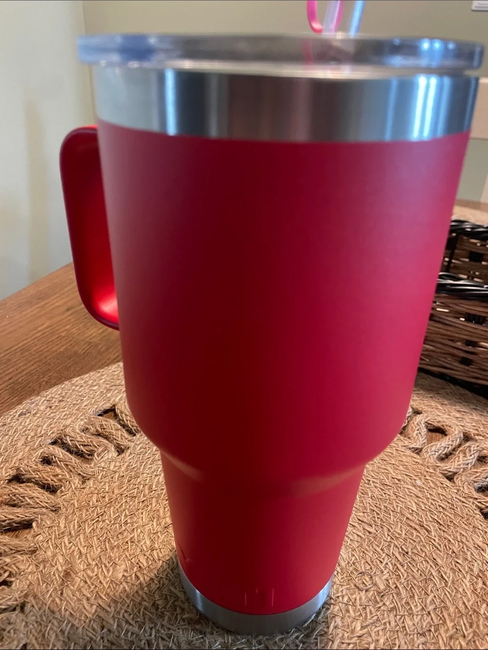 Yeti Red Insulated Tumbler with Handle and Clear Lid - Picture 5 of 8